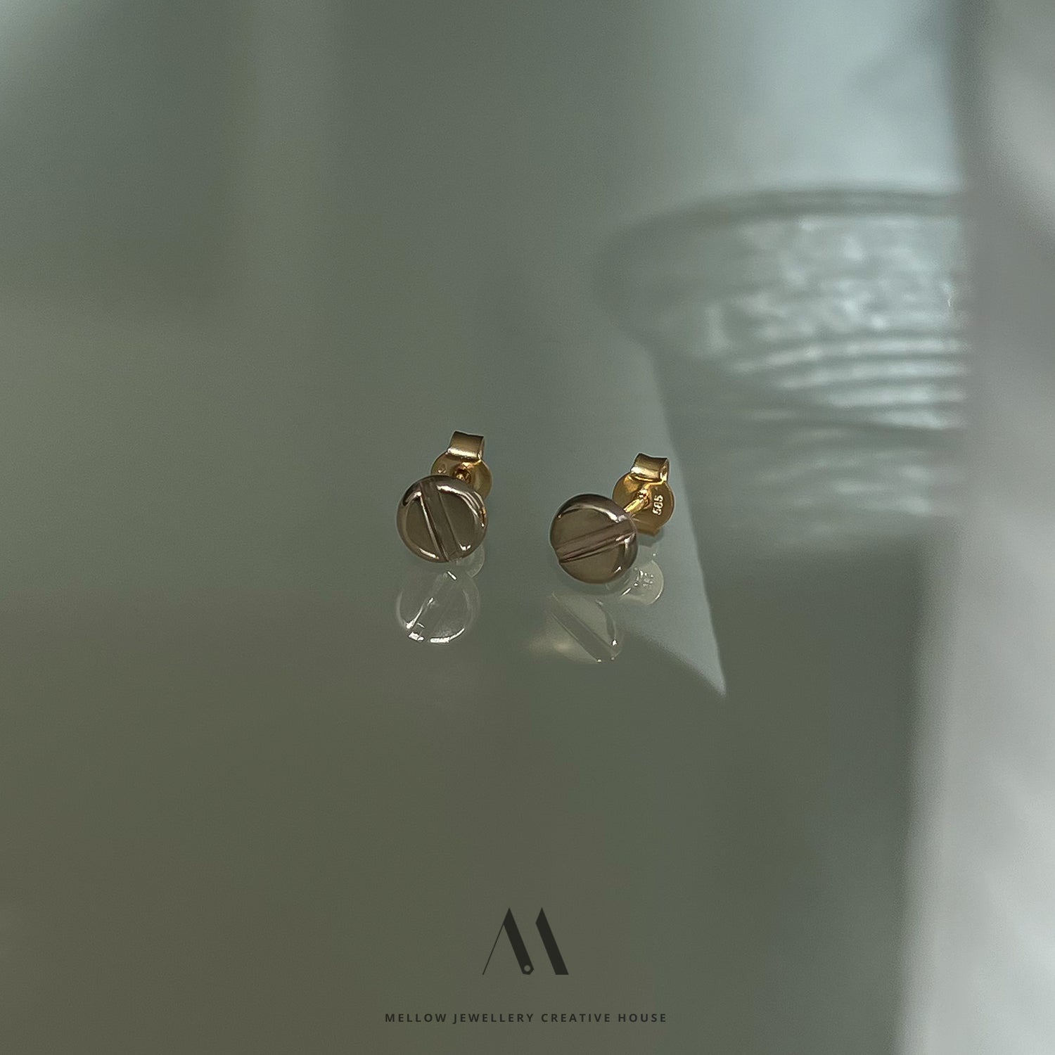 Solid gold stud earrings E3/Au20