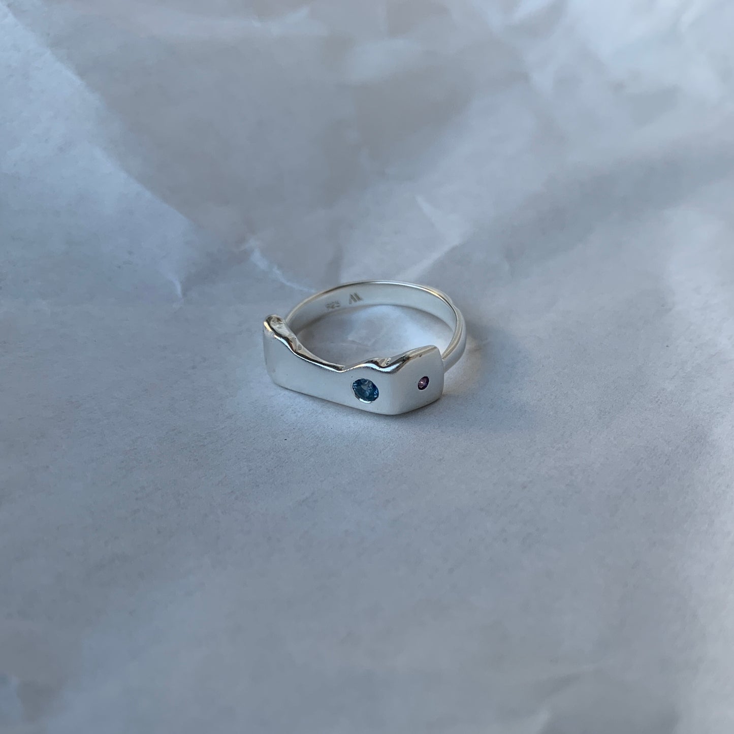 Sidabro žiedas su safyru ir ametistu R5/SiS01